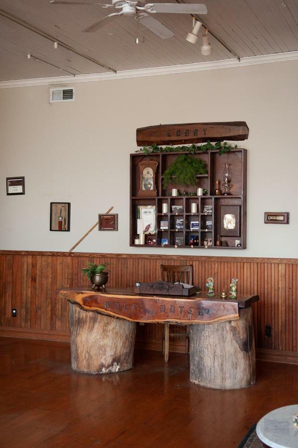 The Historic Wolf Hotel Ellinwood 外观 照片